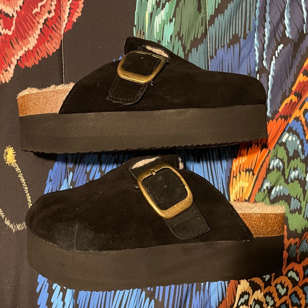 CUSHIONAIRE Platforms Suede Clogs! 🐑 - Picture 6 of 9